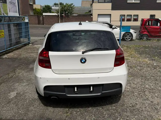 BMW 1 Series view 3