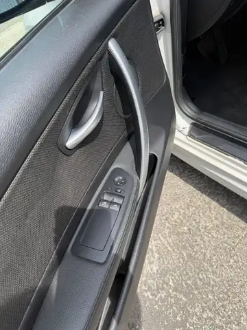 BMW 1 Series view 8