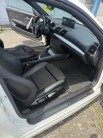 BMW 1 Series view 9