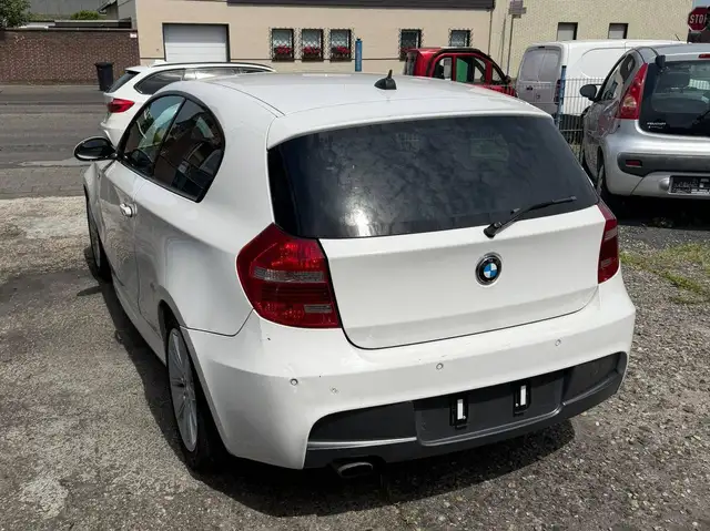 BMW 1 Series view 4