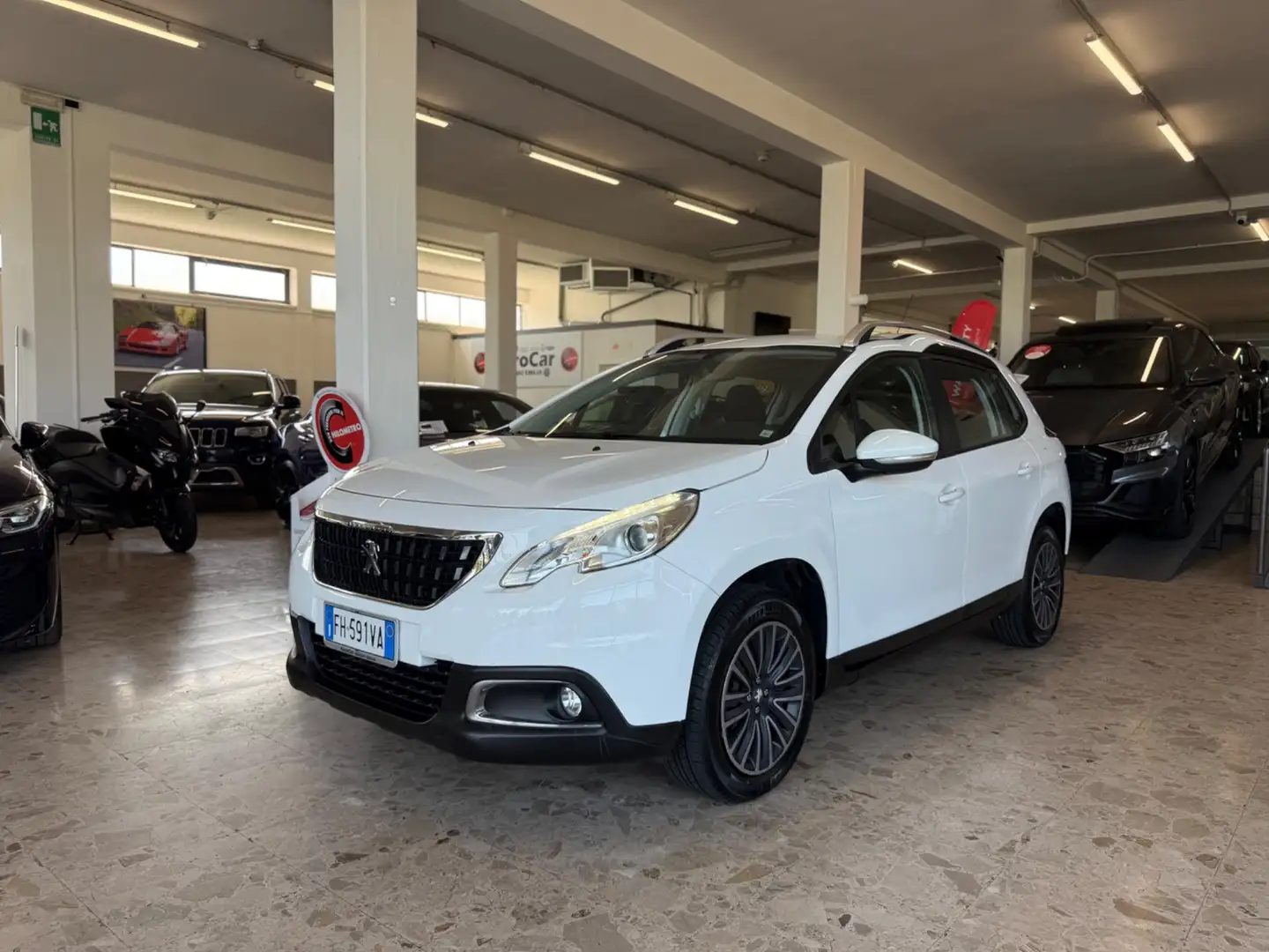 Peugeot 2008 BlueHDi 100 Allure Bianco - 1