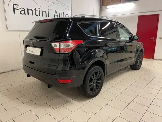 Ford Kuga view 3