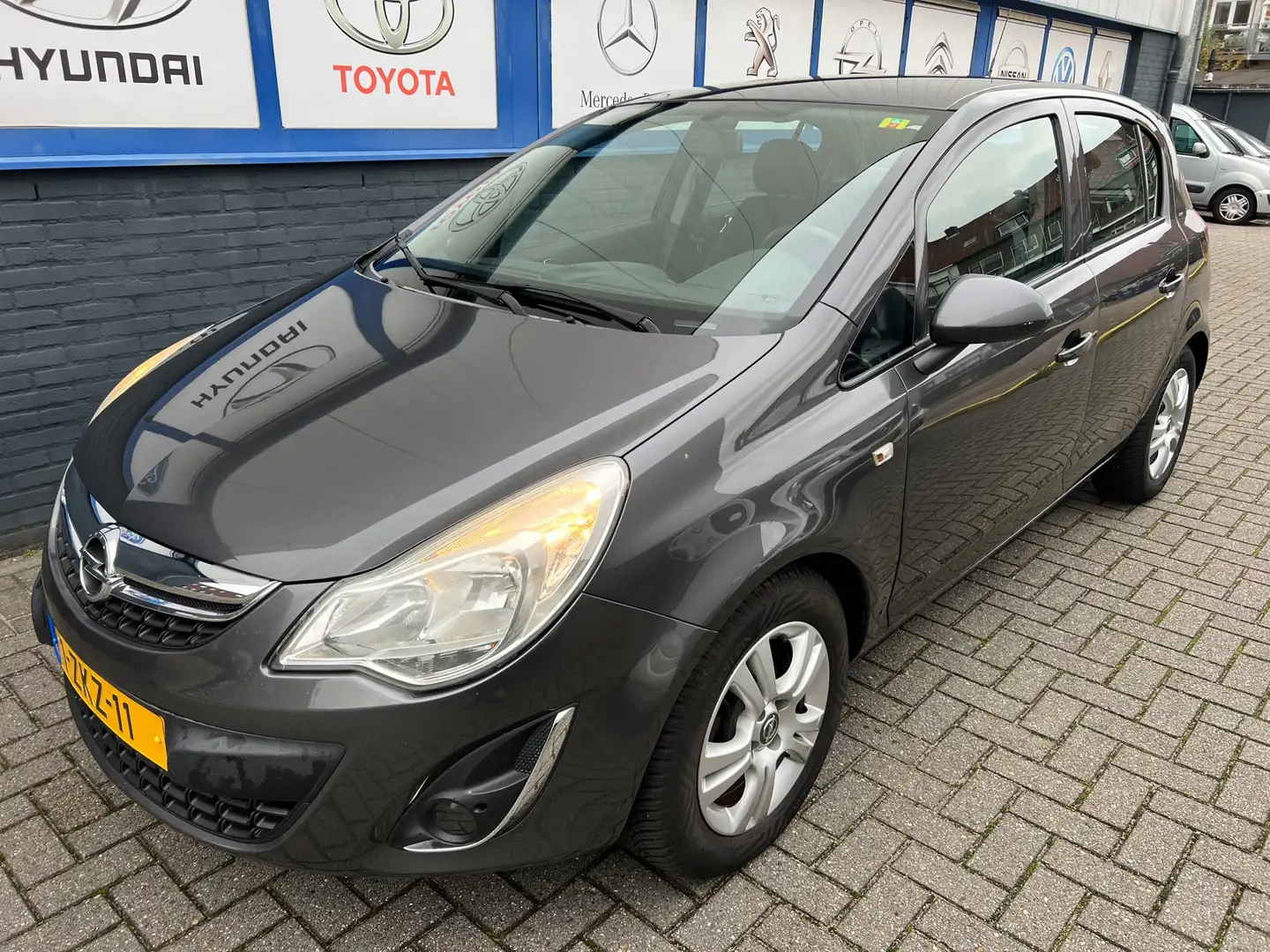Opel Corsa 1.2-16V 5drs.airco Anniversary Edition 2012 3995eu Grijs - 2