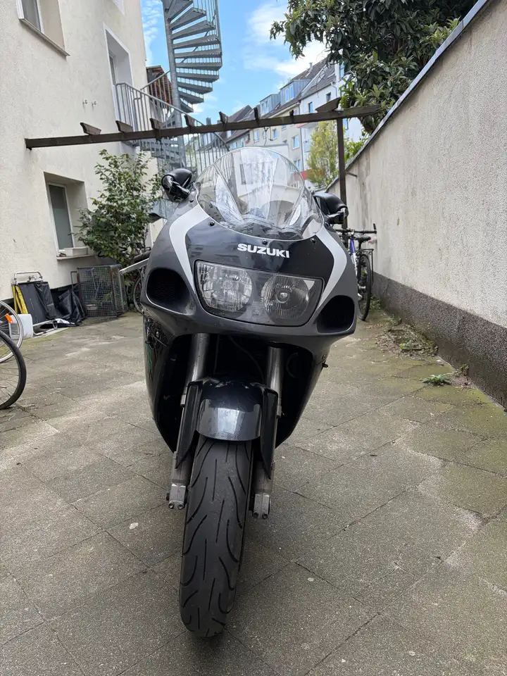 Suzuki GSX-R 750