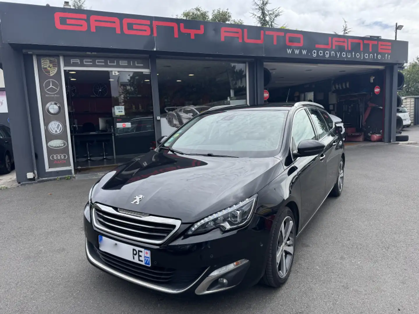 Peugeot 308 1.6 BLUEHDI 120CH ALLURE S\u0026S Zwart - 1