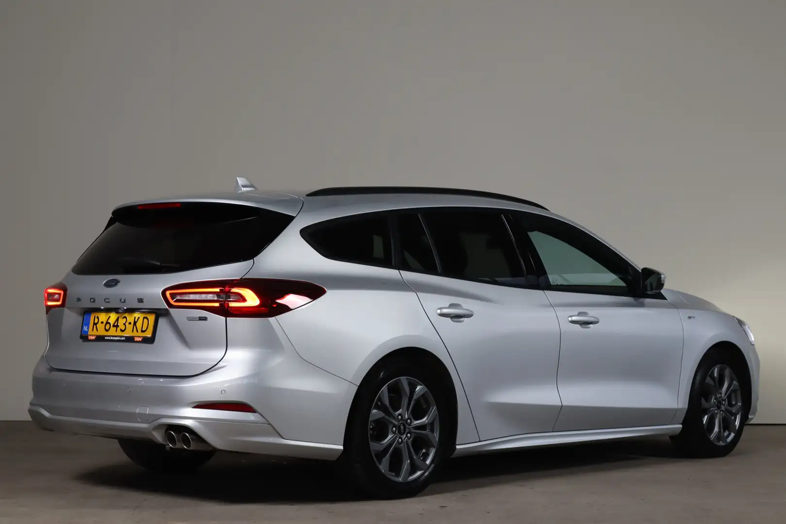 Ford Focus Wagon 1.0 EcoBoost Hybrid ST Line X NL-Auto!! NIEU Szürke - 2