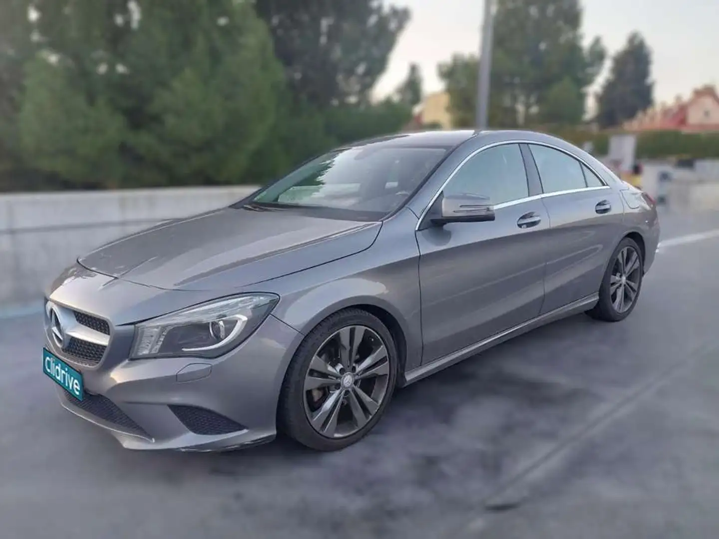 Mercedes-Benz CLA 180 Gris - 2