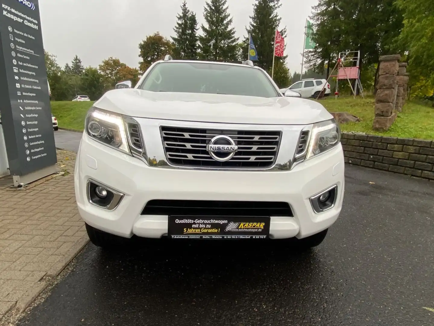 Nissan Navara 2.3 dCi 4x4  Tekna Double Cab, AHK, WKR Weiß - 2