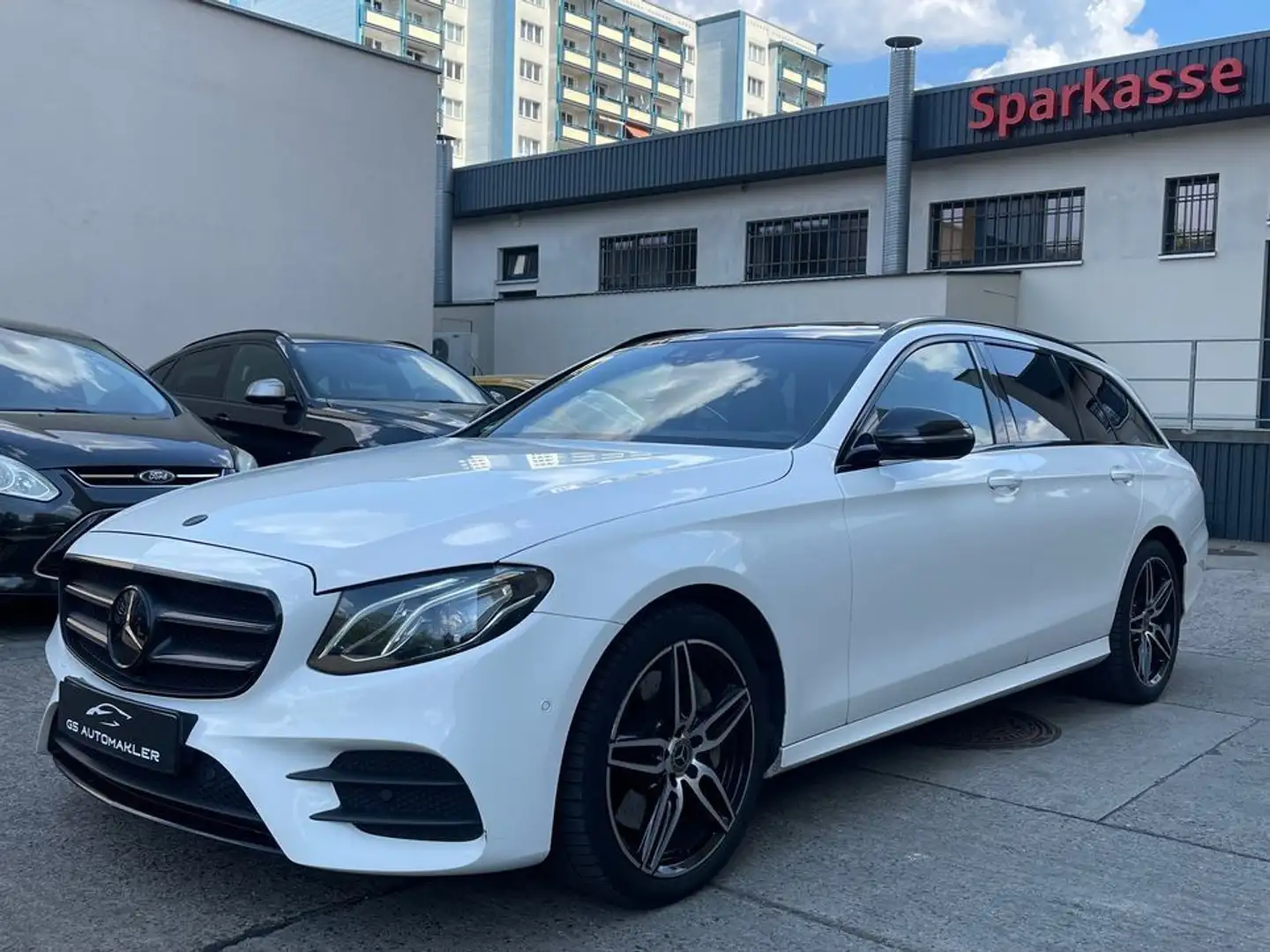Mercedes-Benz E 400 T-Modell E 400 d 4Matic Burmester Pano AMG-line Weiß - 2