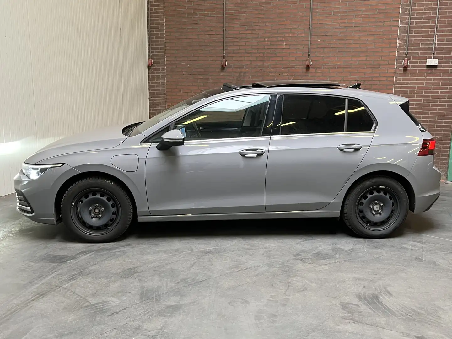 Volkswagen Golf 1.4 eHybrid Style / AUTOMAAT/ PANO/ STUUR+STOEL VE Grijs - 2