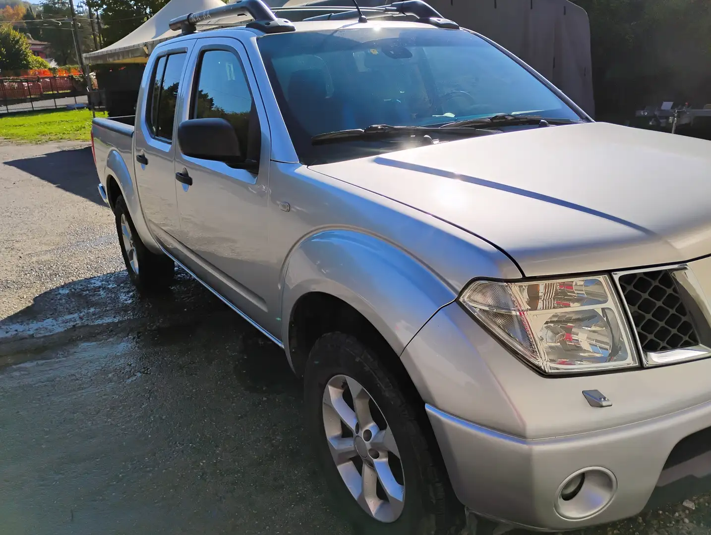Nissan Navara Navara 2005 d.cab 2.5 dci SE 174cv Srebrny - 1