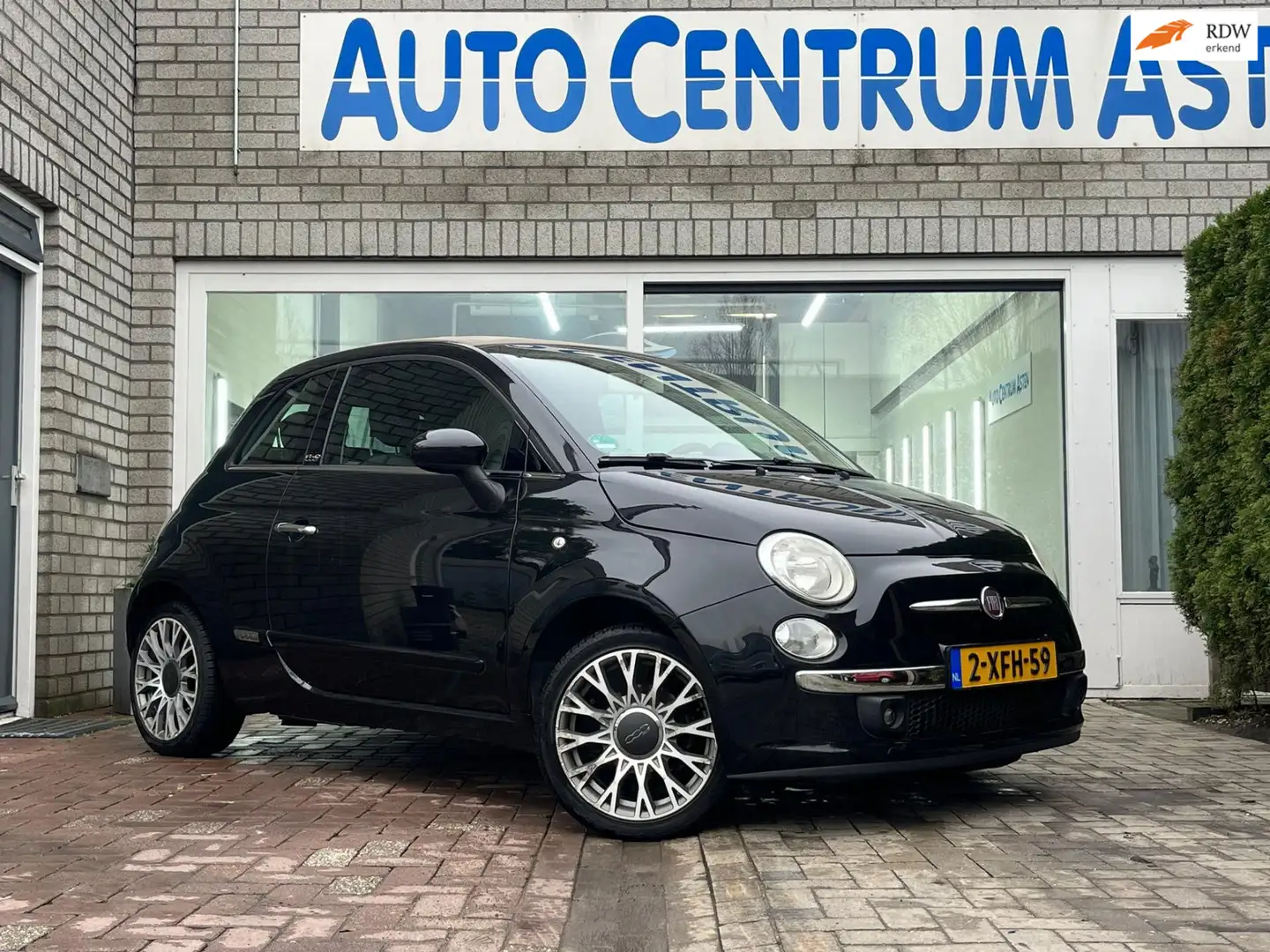 Fiat 500 0.9 TwinAir Lounge Cabriolet Zwart - 1