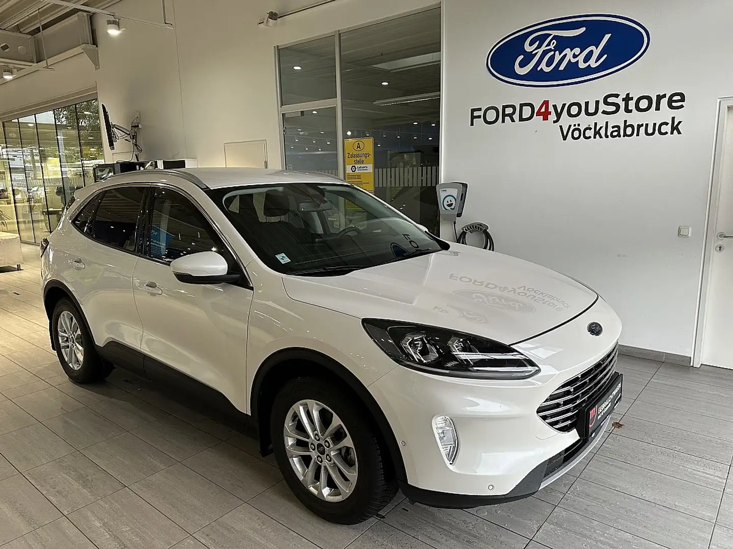 Ford Kuga 2,5 Duratec PHEV Titanium Aut. Weiß - 1