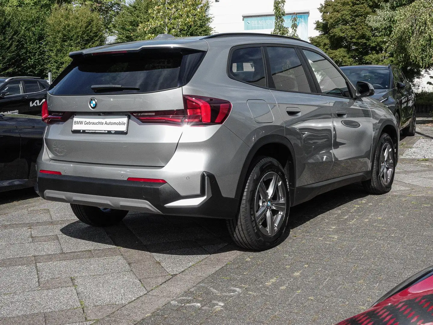BMW X1 sDrive18i AHK RFK NAVI LED Sound Syst. DAB Weiß - 2