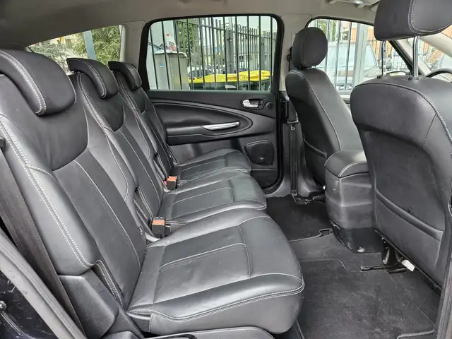 Ford S-Max view 11
