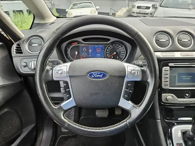 Ford S-Max view 12
