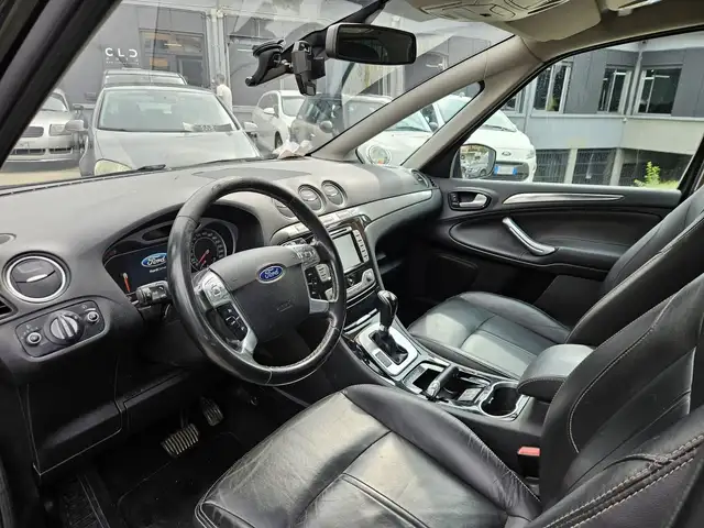 Ford S-Max view 6