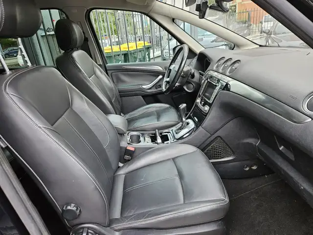 Ford S-Max view 10