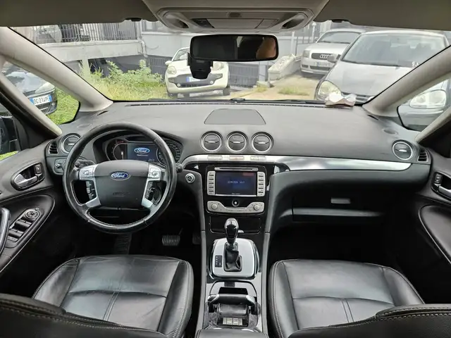 Ford S-Max view 9