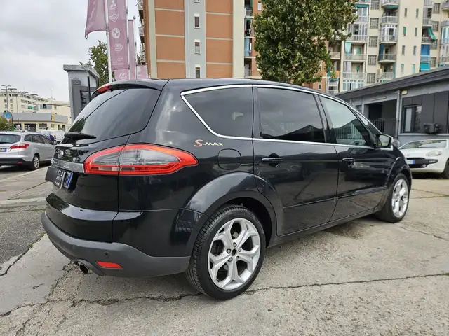 Ford S-Max view 3