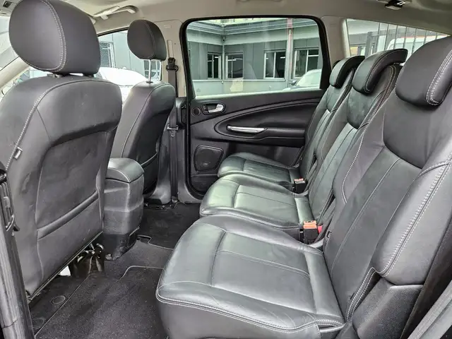 Ford S-Max view 8