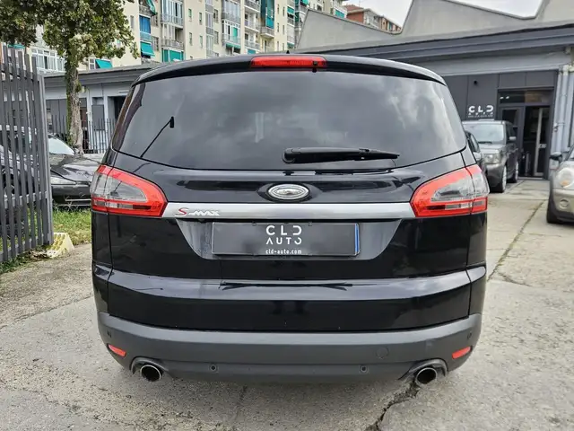 Ford S-Max view 4