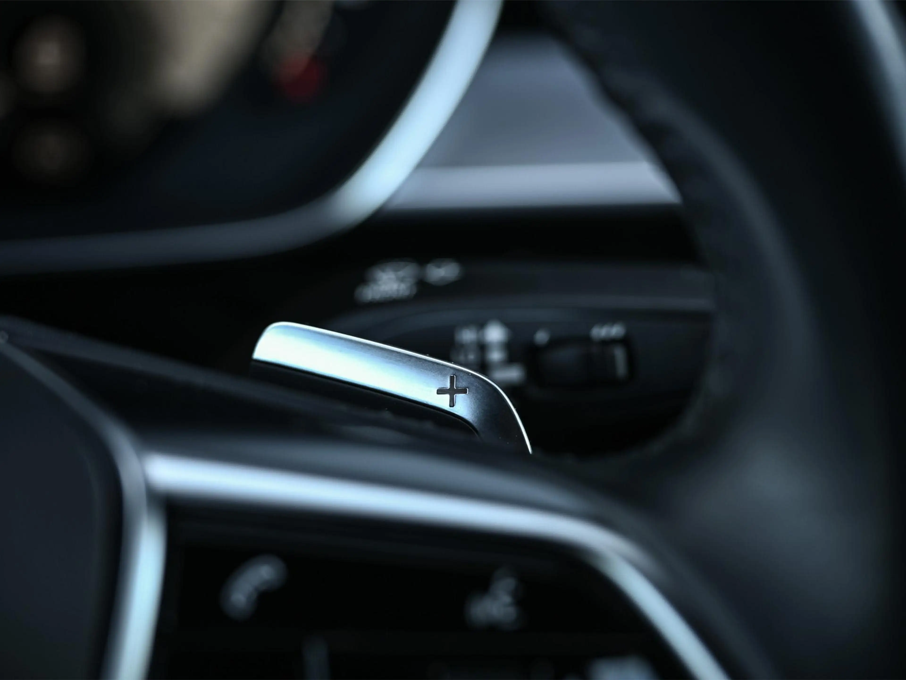 Audi A8 60 TFSI e quattro Lang Pro Line Plus — photo 23