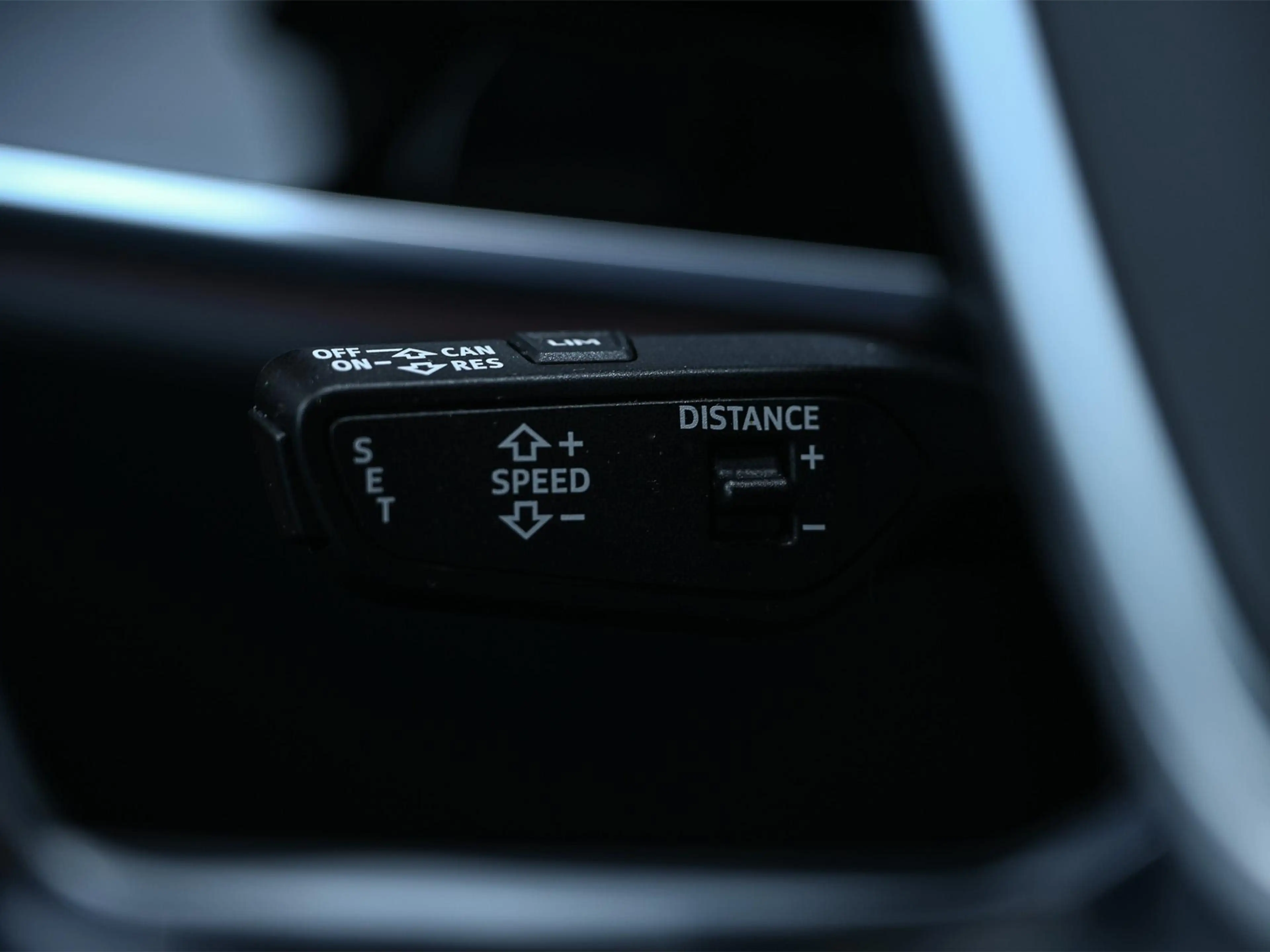Audi A8 60 TFSI e quattro Lang Pro Line Plus — photo 13