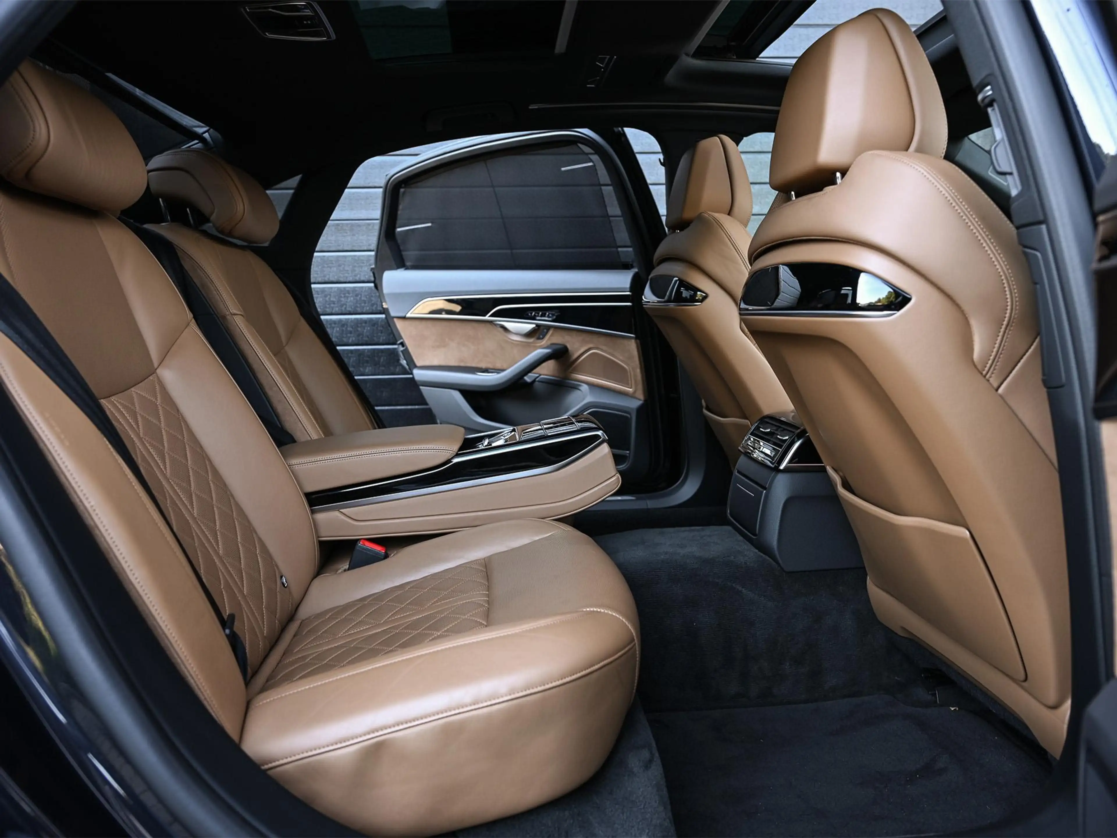 Audi A8 60 TFSI e quattro Lang Pro Line Plus — photo 36