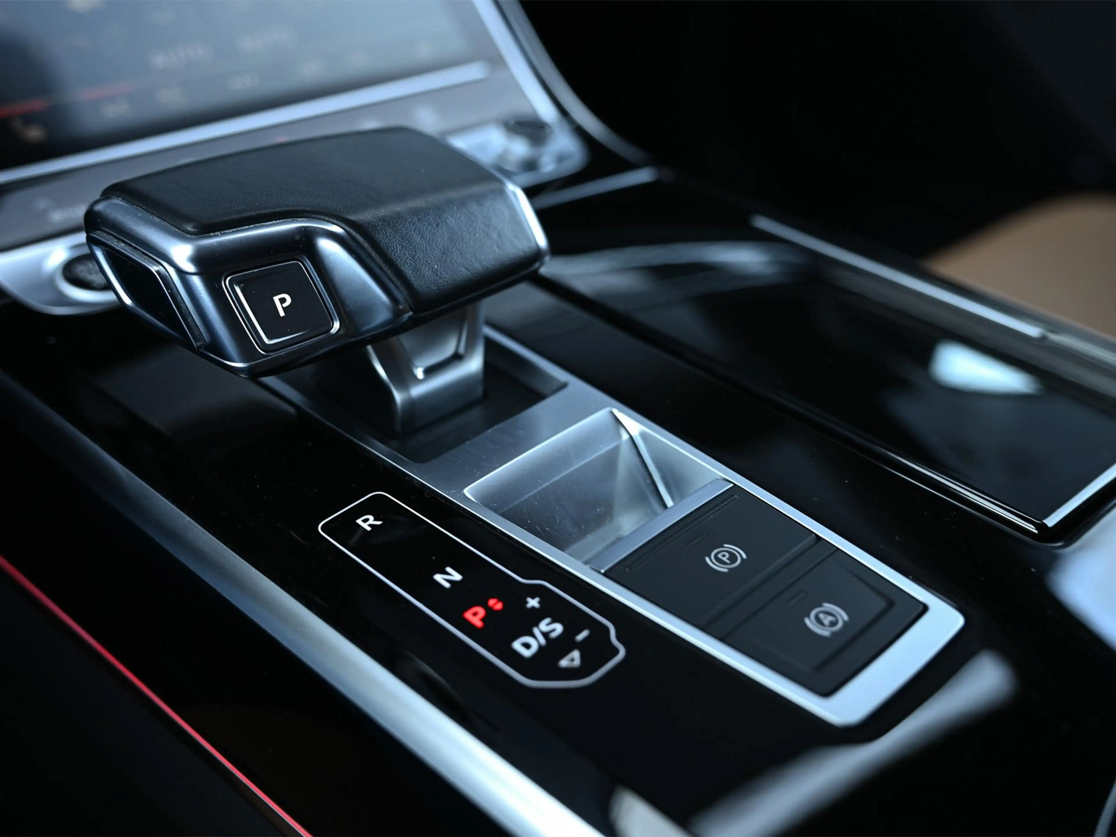 Audi A8 60 TFSI e quattro Lang Pro Line Plus — photo 27