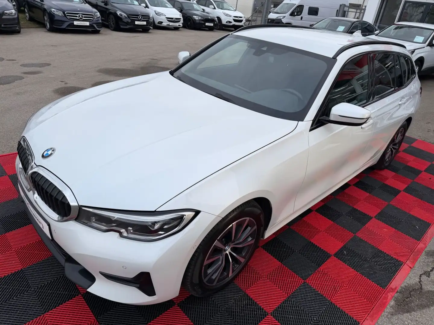 BMW 320 d Touring xDrive SportLine*LED*Kamera* Weiß - 2