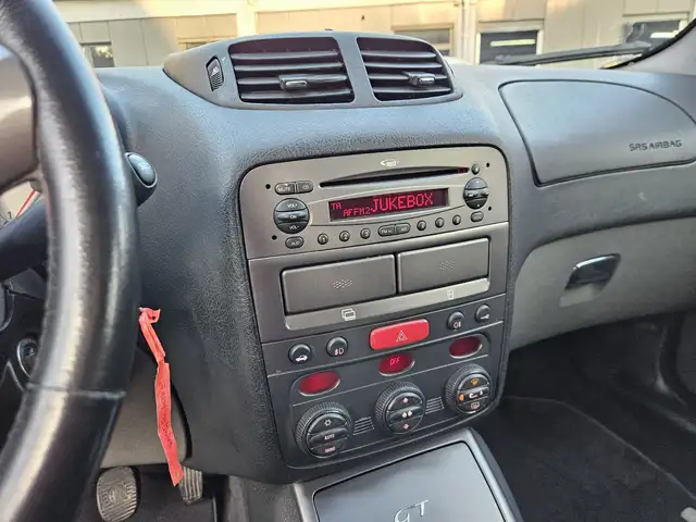 Alfa Romeo GT view 13