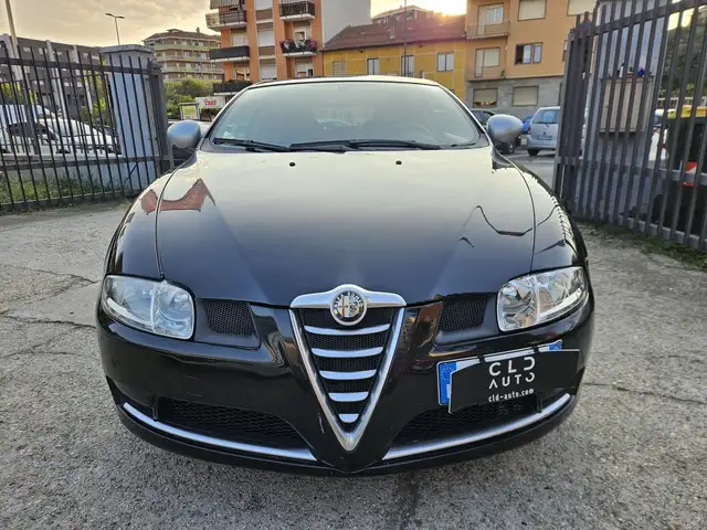 Alfa Romeo GT view 2