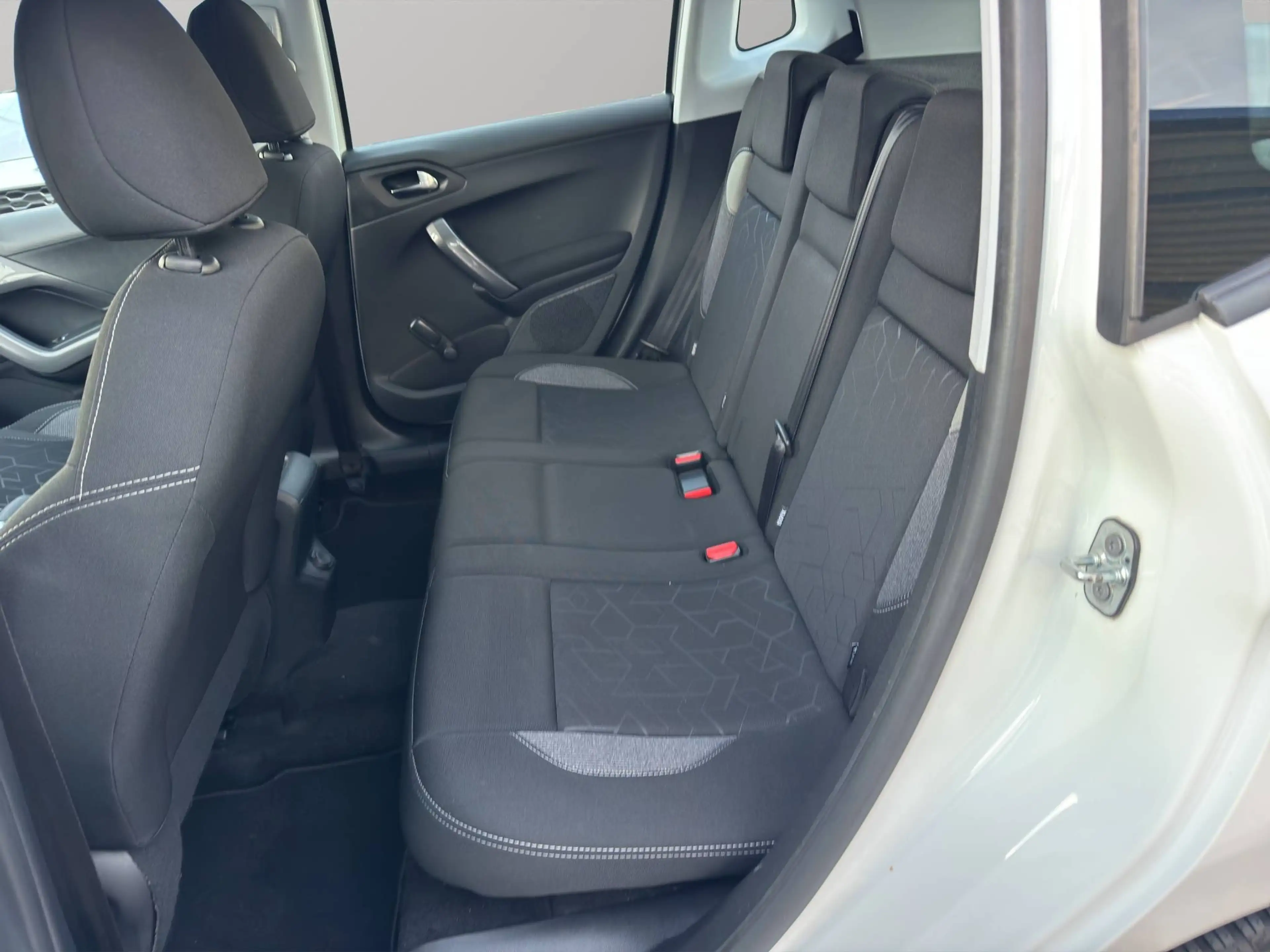 Peugeot 2008 Active*Sitzheizung*Kamera*Xenon* — photo 13