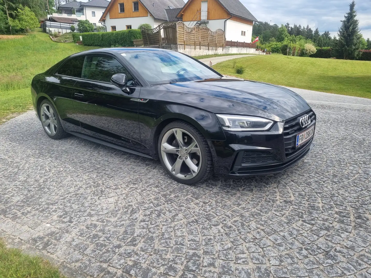 Audi A5 A5 Coupé 2,0 TDI quattro sport Schwarz - 1