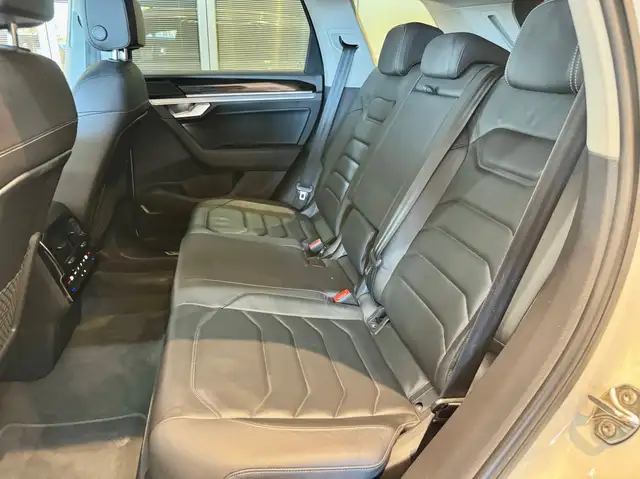 Volkswagen Touareg view 15