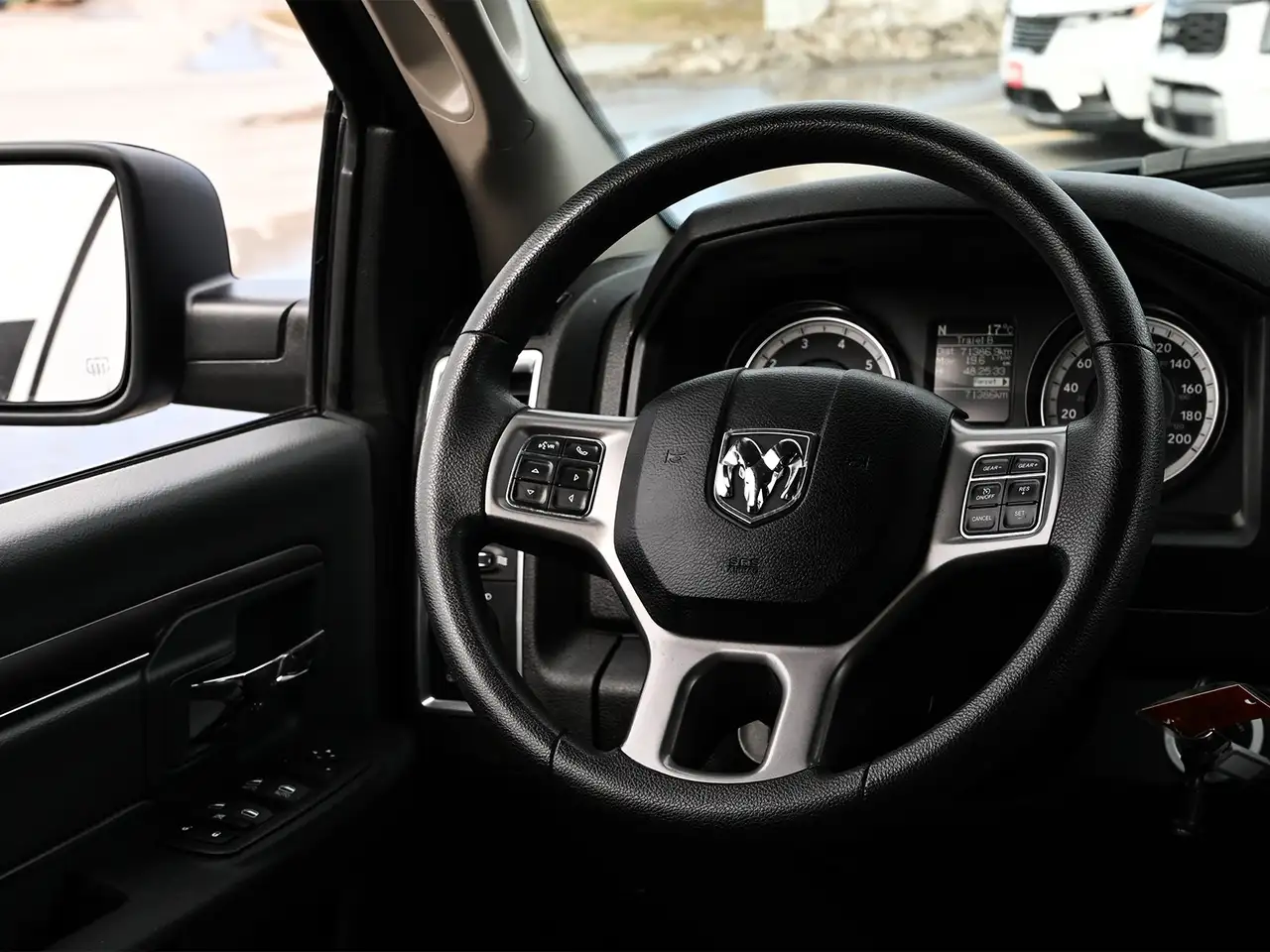 RAM 1500 снимка RAM 1500