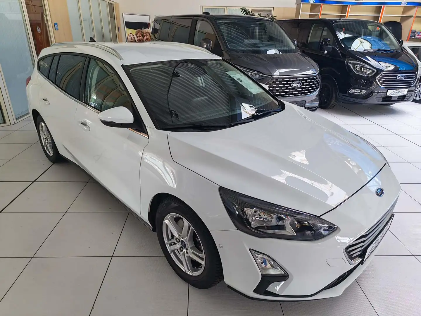 Ford Focus TURNIER NAVI LED KAMERA PP BLiS KLIMAAUTOMATIK SiT Wit - 2