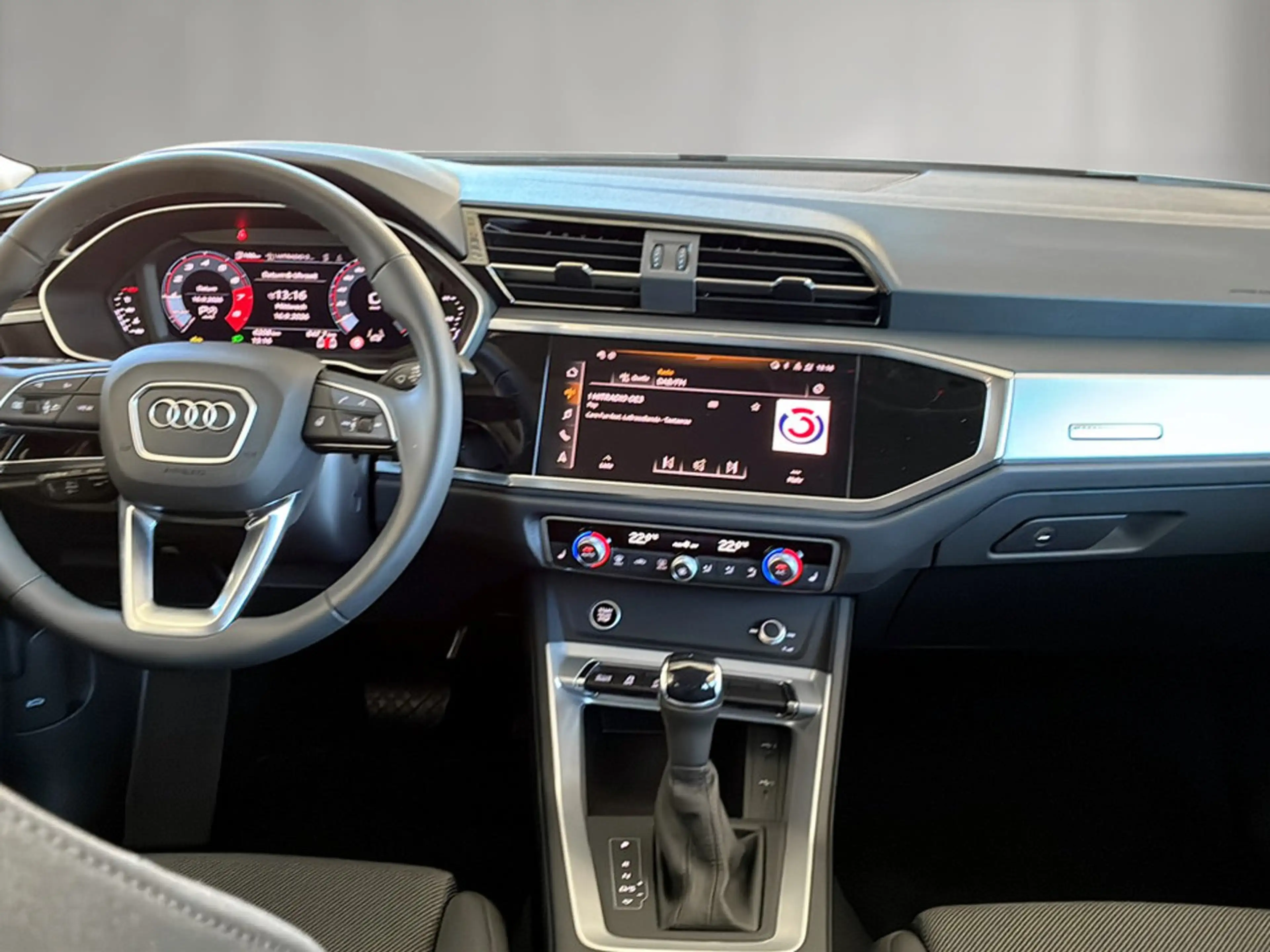 Audi Q3 35 TFSI intense — photo 12