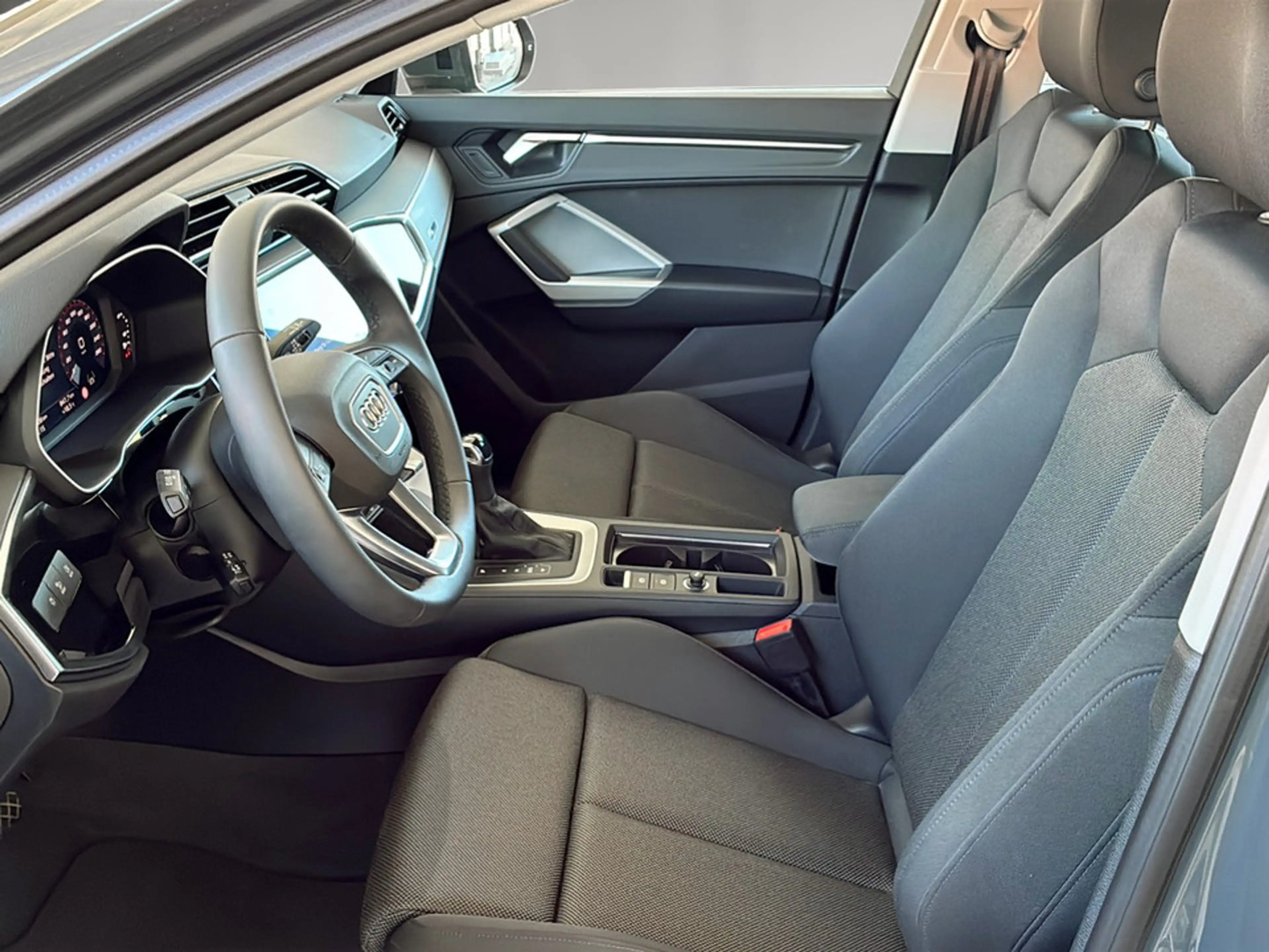 Audi Q3 35 TFSI intense — photo 7