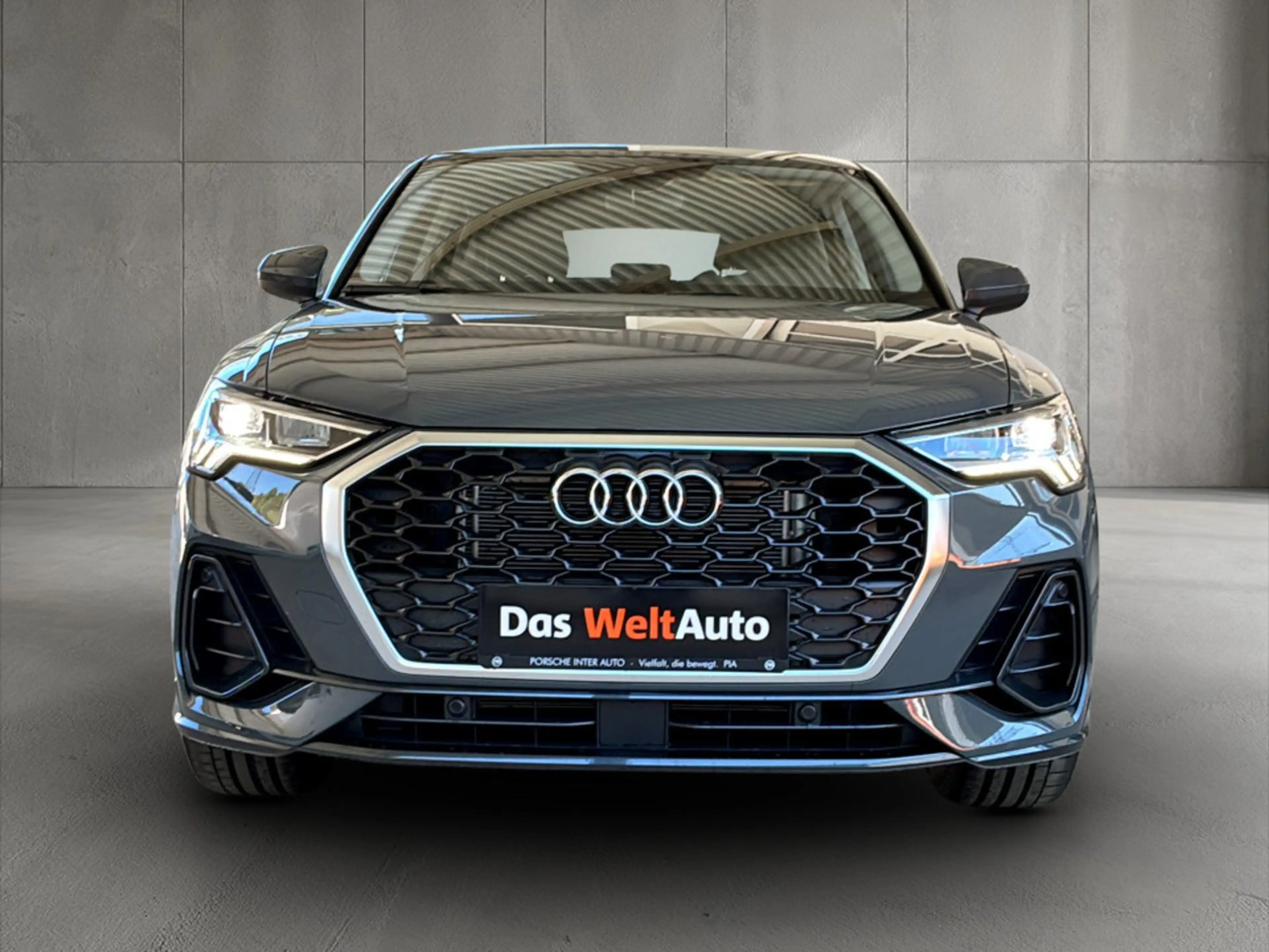 Audi Q3 35 TFSI intense — photo 2
