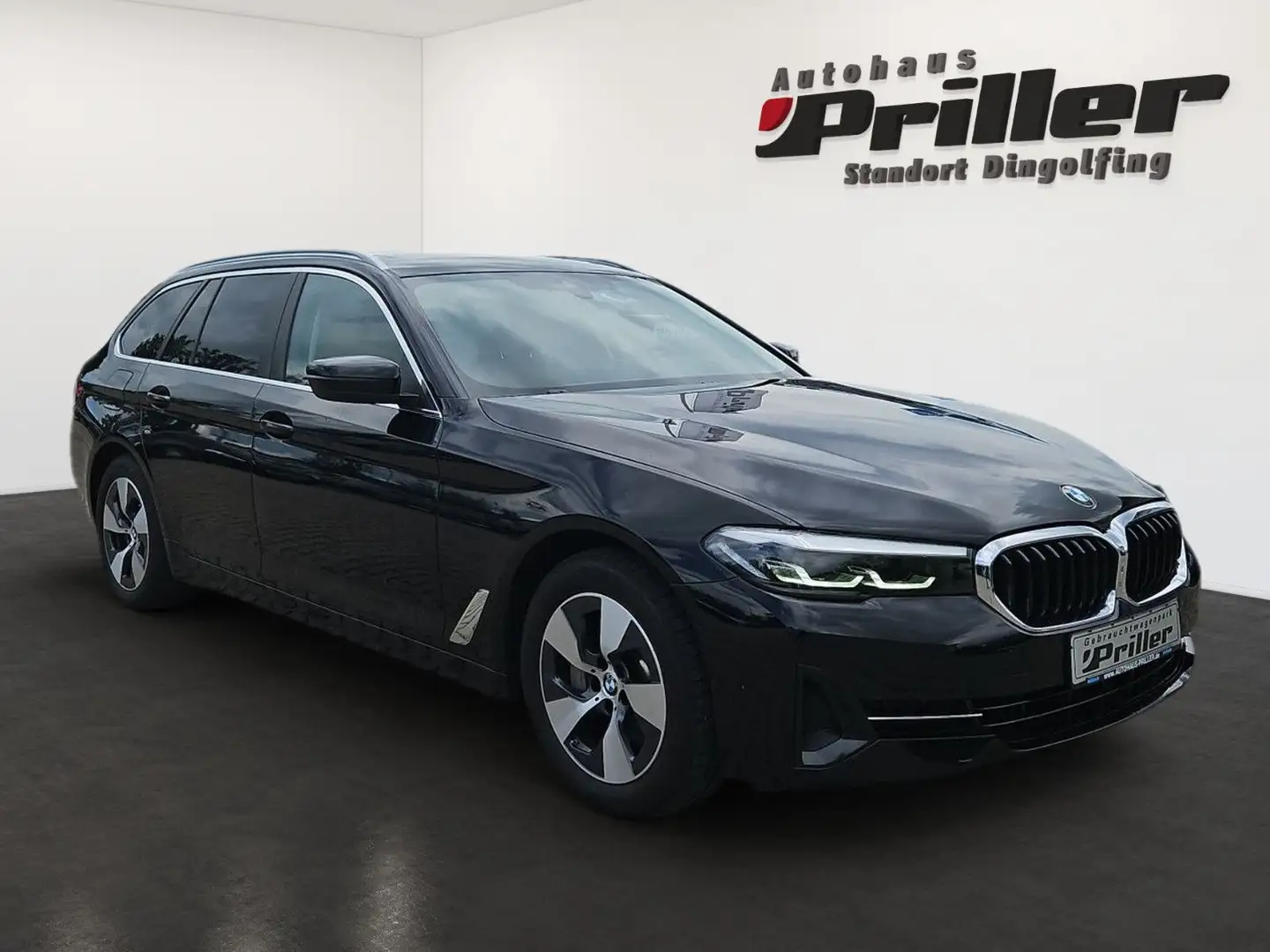 BMW 530 i Touring xDrive/Leder/LED/Apple/HUD/PGSD/DAB Schwarz - 2