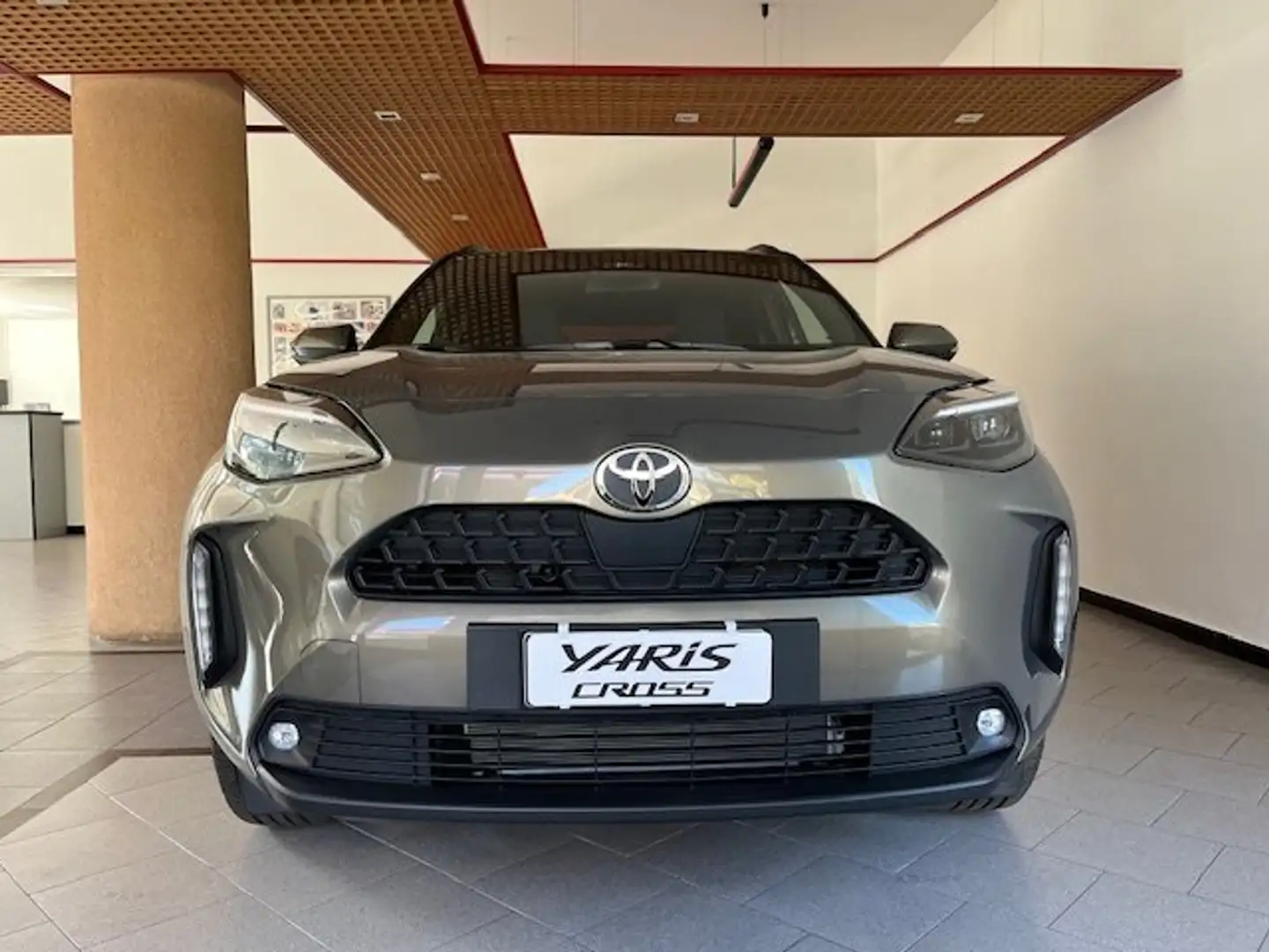 Toyota Yaris Cross 1.5 Hybrid 130cv e-cvt TREND Bronzo - 2