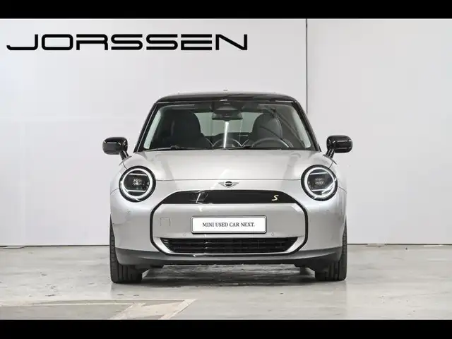 Mini Cooper Se view 2