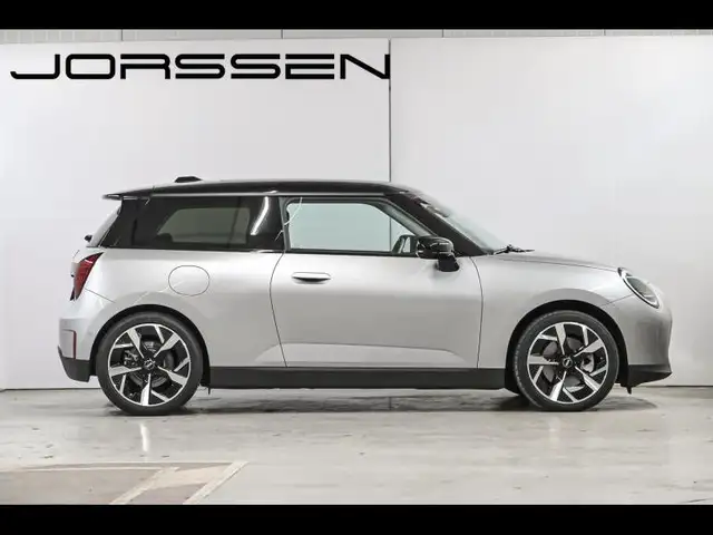 Mini Cooper Se view 3