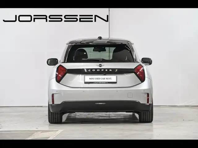 Mini Cooper Se view 4