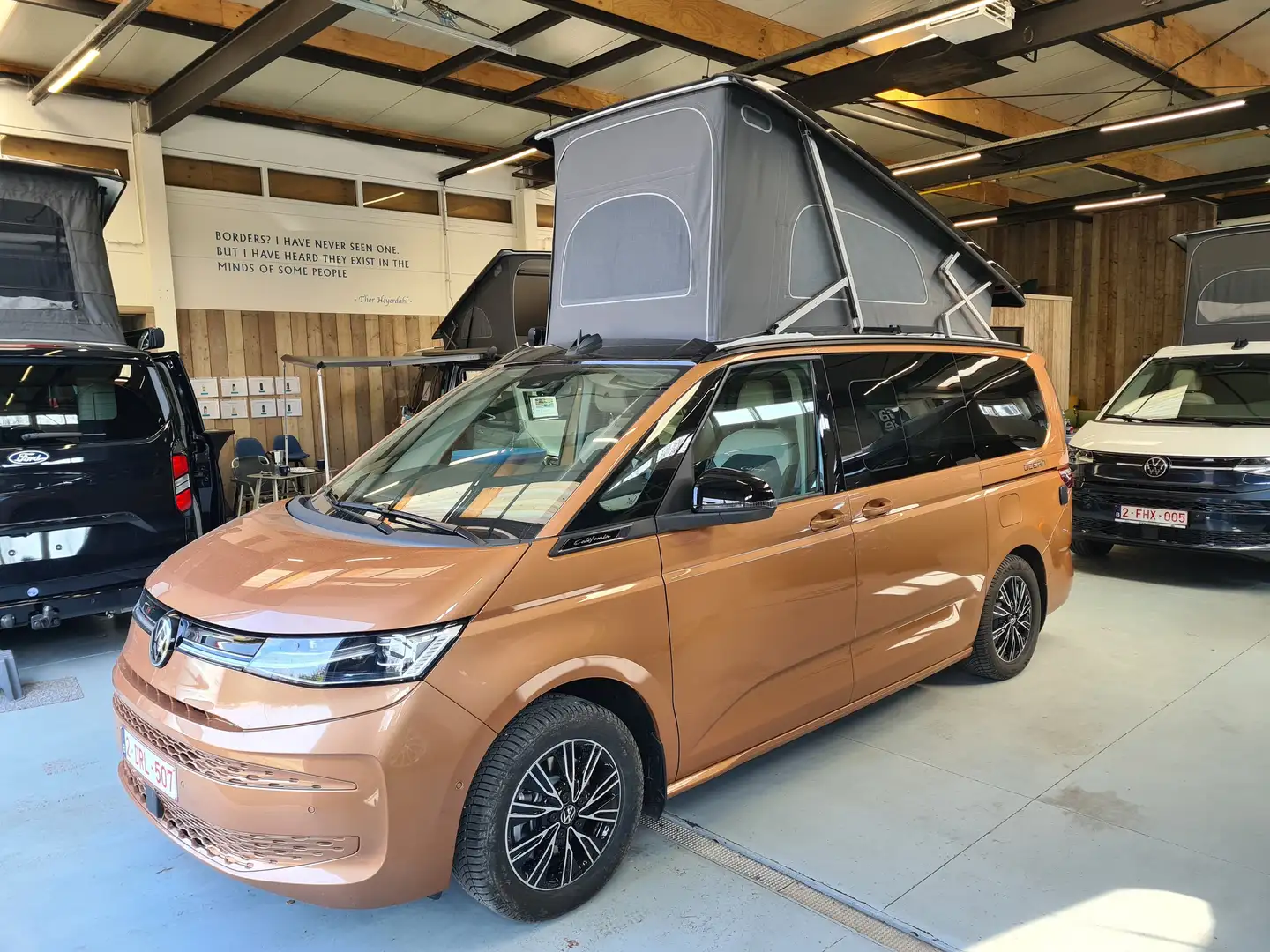 Volkswagen T7 California OCEAN 2.0 TDI DSG Bronce - 2