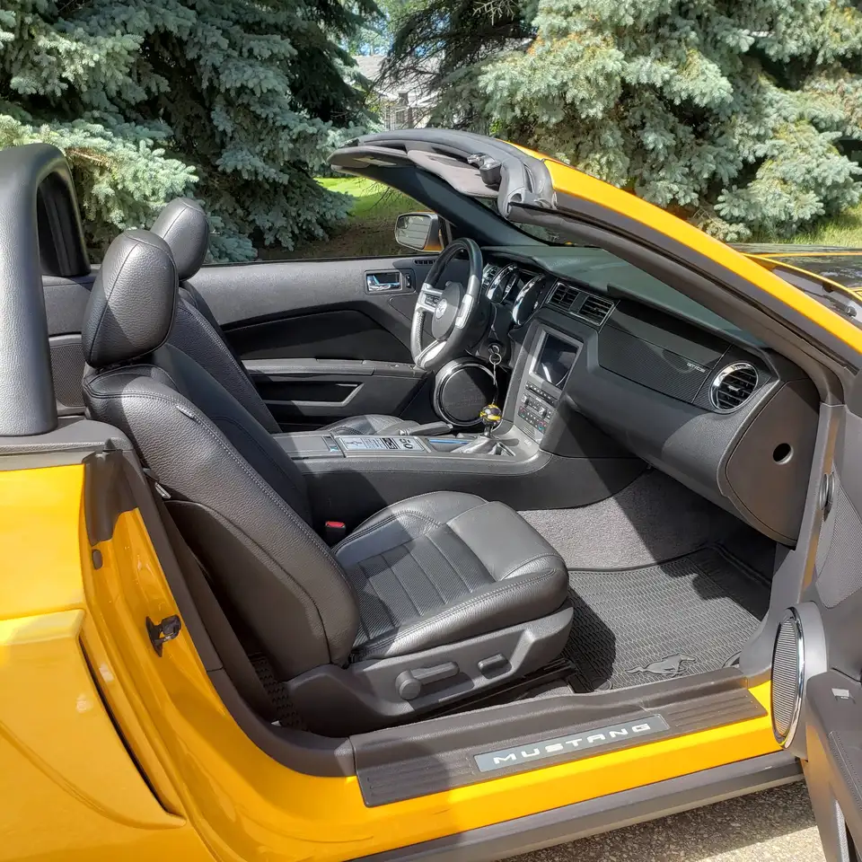 Ford Mustang photo Ford Mustang