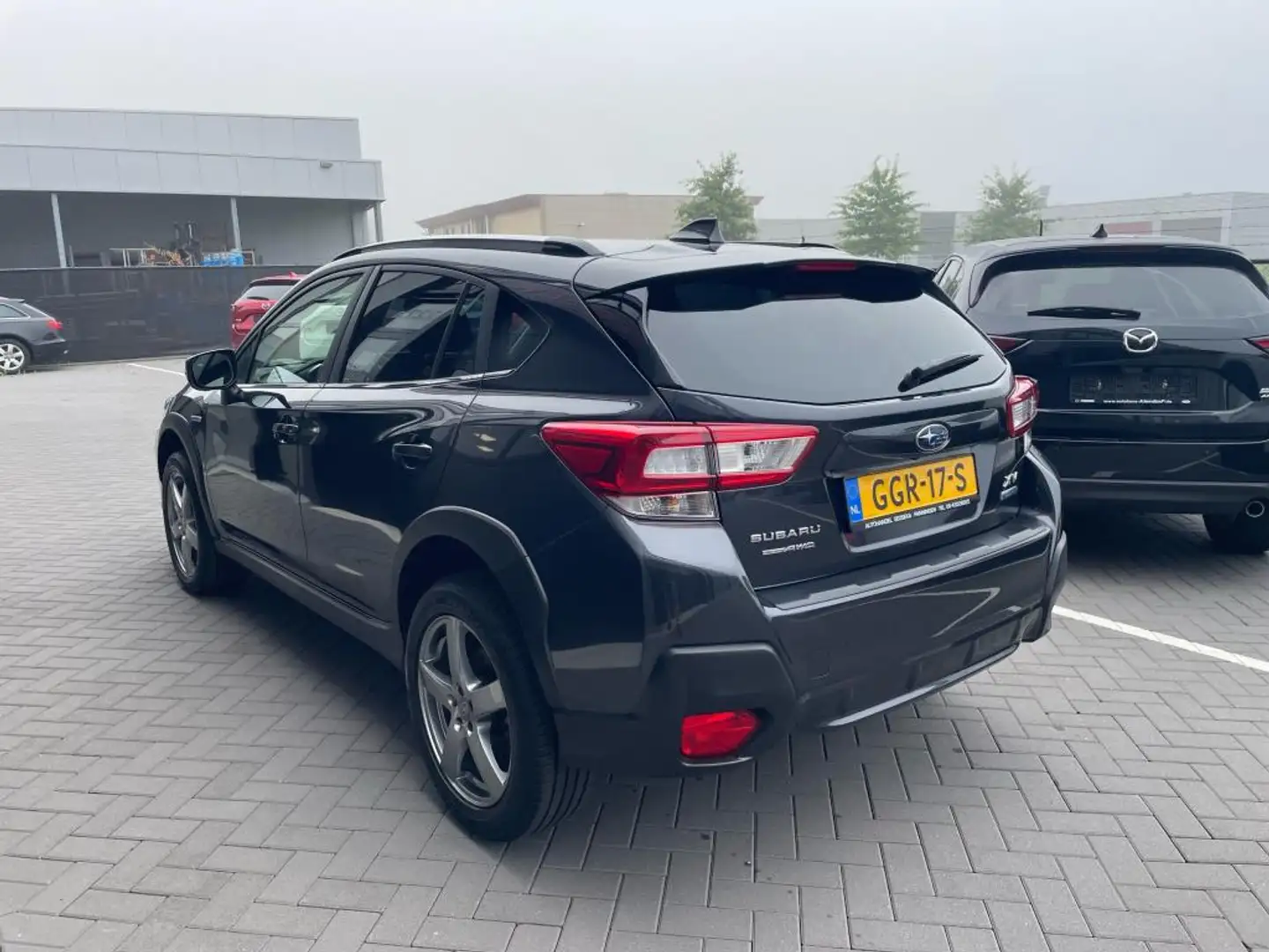 Subaru XV 2.0i e-BOXER Luxury AWD Grijs - 2