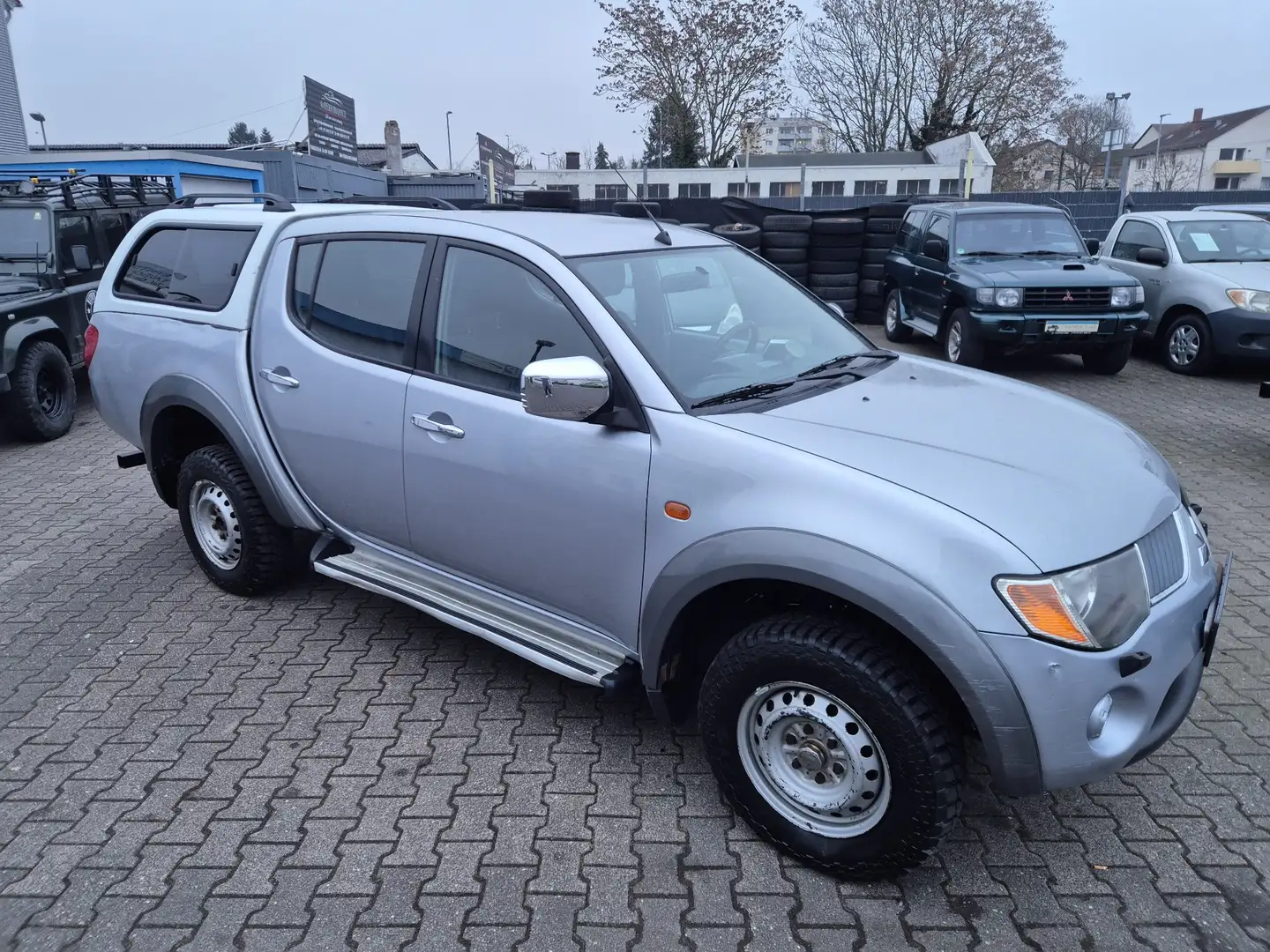 Mitsubishi L200 Doppelkabine 4WD **nur 117 Tkm/LKW-Zl./1.Hand** Silber - 2